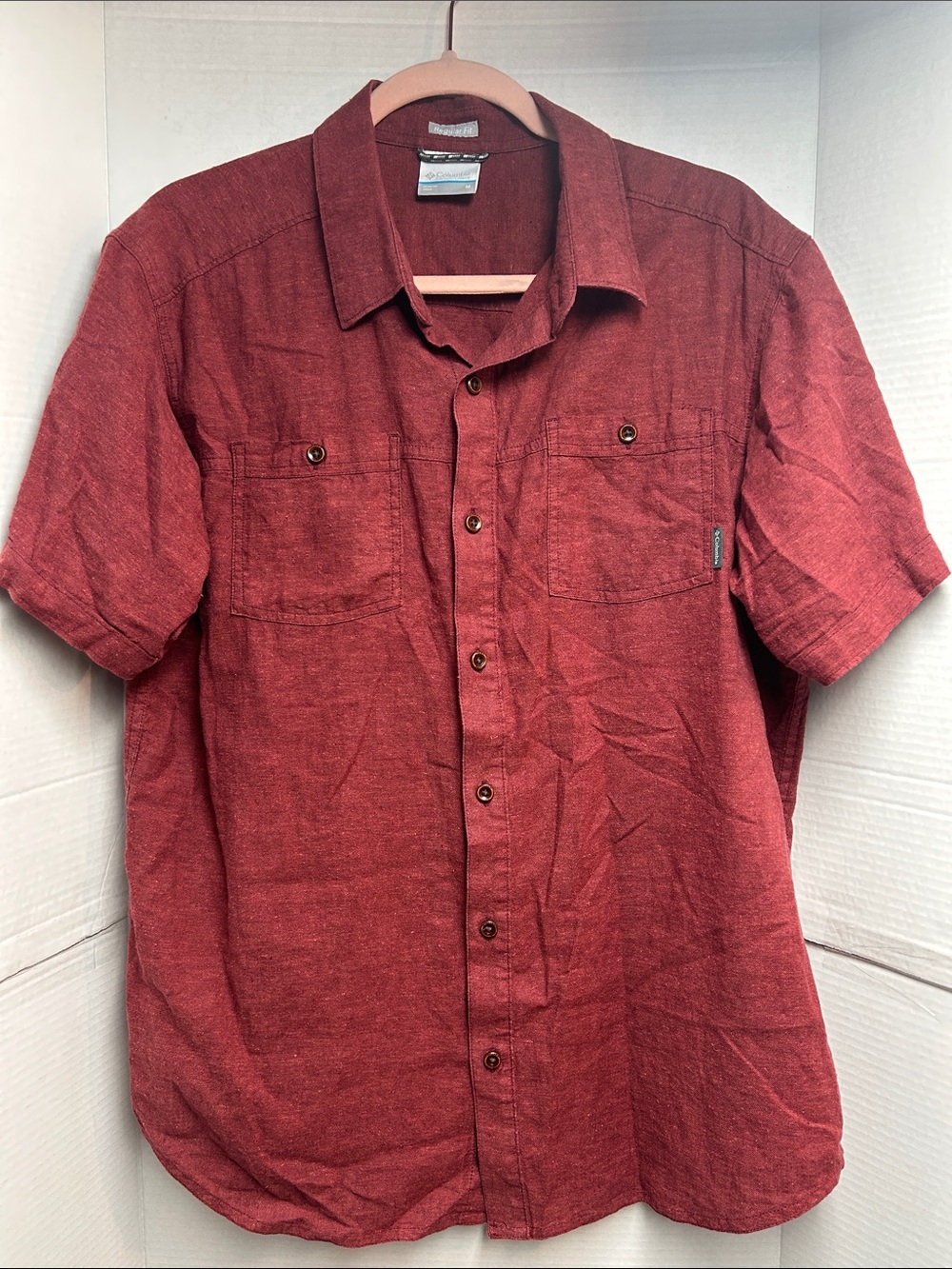 Columbia Men's Short-Sleeve Button-Down Shirt in Deep Red Hemp/cotton